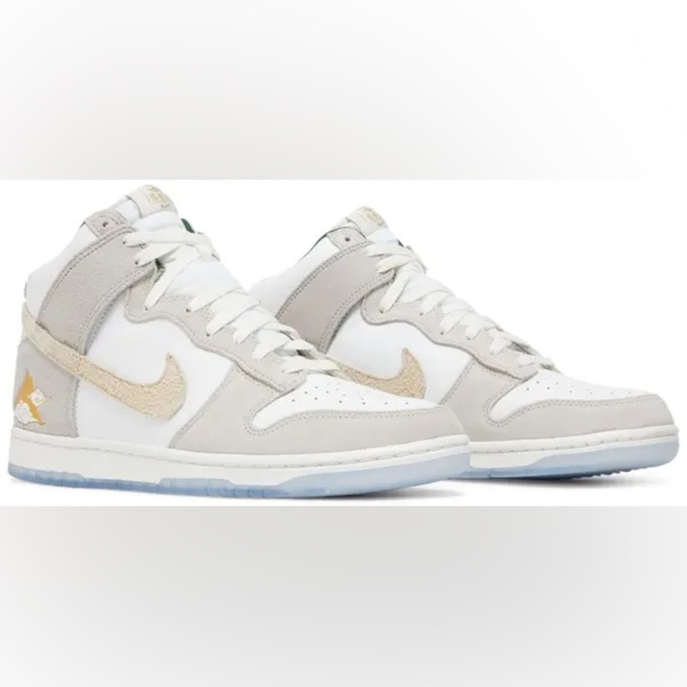 NWT/NIB Nike Dunk High GS in Summit White and Desert Ore Size Youth 6 /7.5 Women